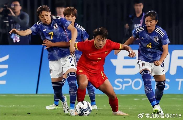  曼联争议红牌引热议，B费染红离场球队惨遭绝杀  