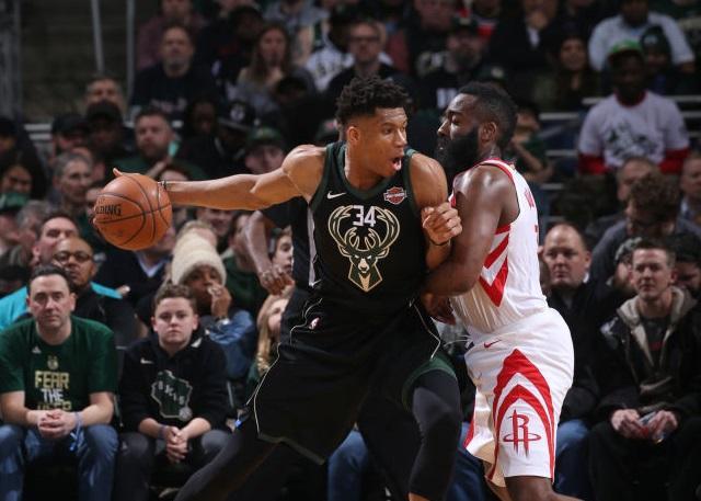  康宁汉姆全面数据活塞不敌雄鹿遭遇对阵强队九连败