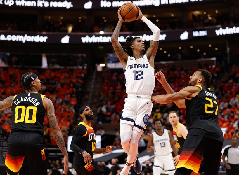  康利关键罚球命中爵士险胜独行侠  